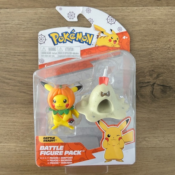 Pokémon Battle Figure Pack - Halloween Pikachu & Sandygast (Jazwares)- NWT - Picture 1 of 6